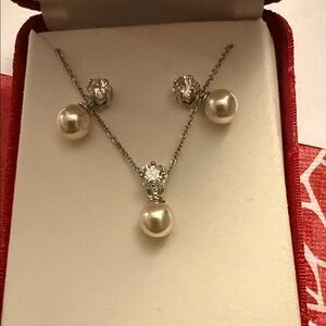 Sterling Silver  Pearl Jewelry Set         Necklace and Earrings